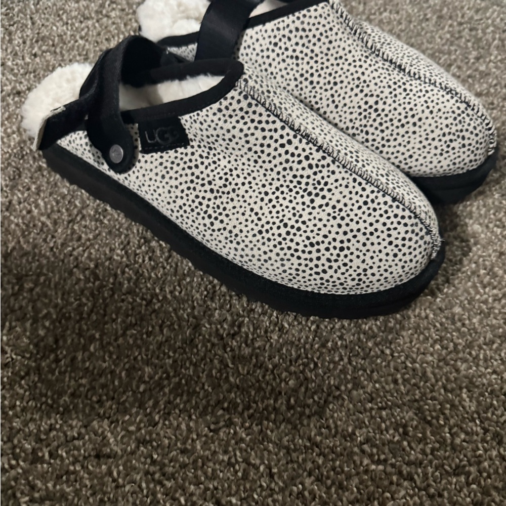 UGG White/Black Dot Cozy Slip-On Clog